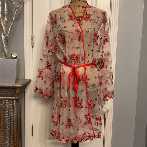 VICTORIA'S SECRET Floral Embroidery Sheer Mesh Robe - Picture 4 of 6